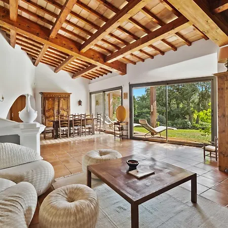 Entire 5 Bedrooms Holiday home
